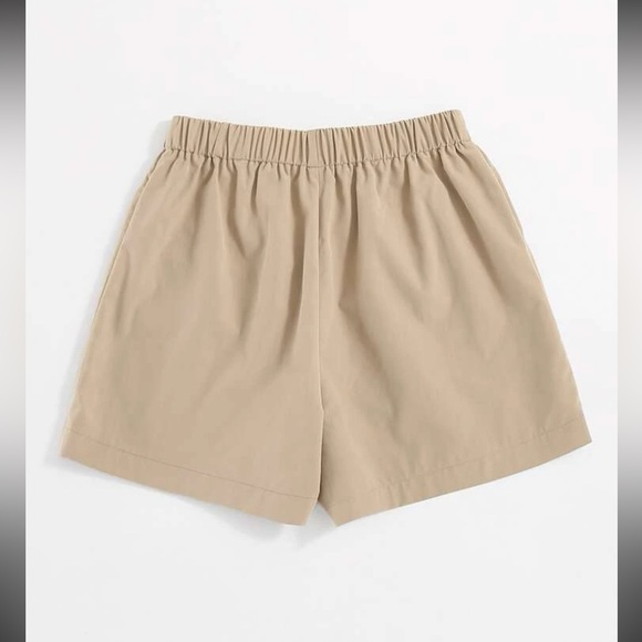 Cute khaki shorts - Picture 2 of 4